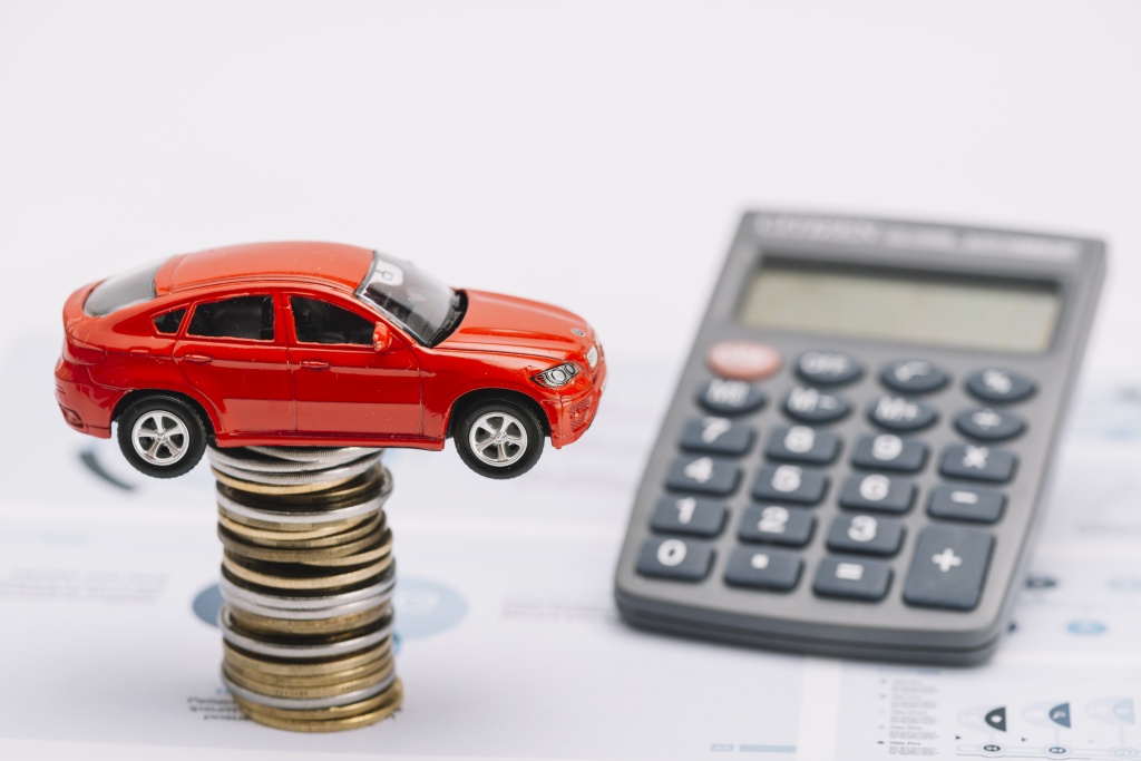 toy-car-coin-stack-with-calculator-report.jpg авто